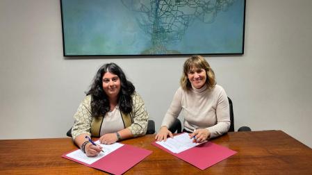 De izquierda a derecha: la presidenta de la Red Navarra de Lucha contra la Pobreza, Andrea Corera, y la directora general de Protección Social y Cooperación al Desarrollo, Inés Jiménez