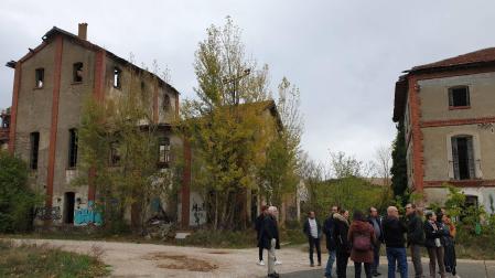 Visita parlamentaria a las ruinas del Barrio Aserradero de Ekai