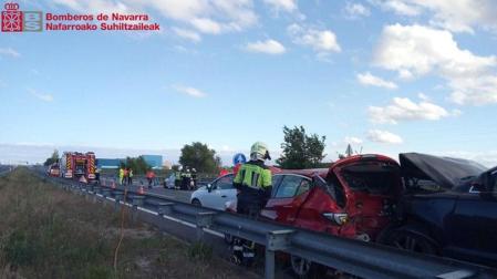 Los vehículos accidentados este lunes en la A-68