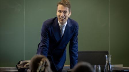 El director del Museo Egipcio de Turín, Christian Greco, en el Edificio Central de la Universidad de Navarra, donde clausuró los Seminarios 2023-2024 del Diploma en Arqueología.