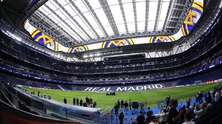 Los jugadores del Bayern sobre el césped del Santiago Bernabéu en la previa del choque de vuelta