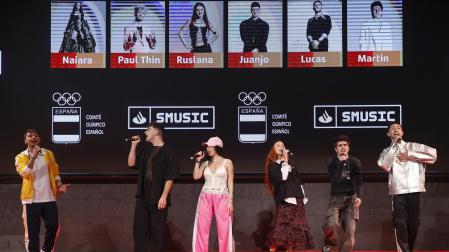 Lucas, Juanjo, Naiara, Ruslana, Martin y Paul han cantado 'La gravedad' en la sede del Comité Olímpico Español