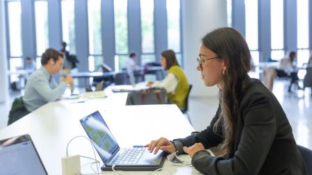 Imagen de una alumna de la Universidad de Navarra