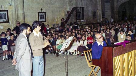 Imágenes de la exposición sobre los 50 años de la Escuela de Música de Sangüesa.