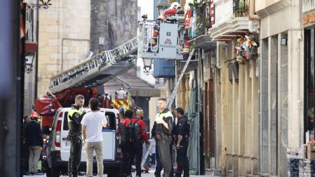 Policías y equipos de rescate, en el lugar del suceso