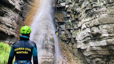 Imagen de un rescate anterior de la Guardia Civil en el barranco de Sía, en Huesca
