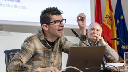 El psicólogo clínico Joaquim Puntí Vidal, junto con el presidente del Consejo Escolar, Manuel Martín