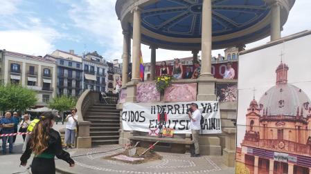 Acto de homenaje en la Plaza del Castillo