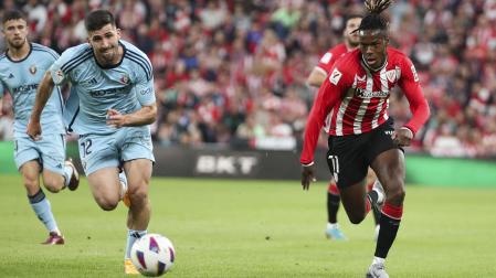 Areso persigue a Nico Williams en el partido Athletic-Osasuna