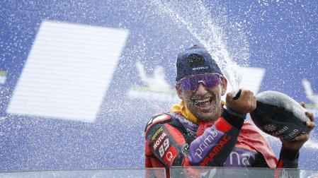 El piloto español Jorge Martín celebra su victoria en el Gran Premio de Le Mans de MotoGP