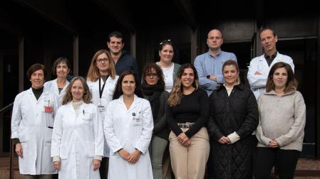 Representantes de todas las entidades implicadas. En la fila inferior: Maite Mendioroz y Virginia García, directora de Navarrabiomed-FMS e IP de NAGENdata.