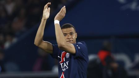 Kylian Mbappé aplaude a su público tras el encuentro entre el PSG y el Toulouse