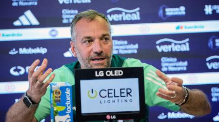 Josu Domínguez, técnico de Osasuna Femenino, durante la rueda de prensa de este miércoles