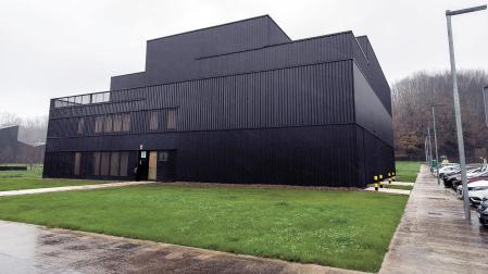 Imagen del edificio que albergó entre 2019 y agosto de 2022 los estudios de cine en Lekaroz