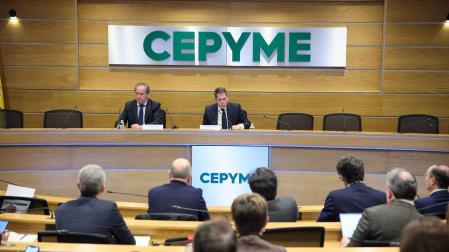 El vicepresidente de Cepyme, Ángel Nicolás (i) y el presidente de Cepyme, Gerardo Cuerva (d), inauguran unas jornadas sobre 'El impacto del absentismo en las pymes