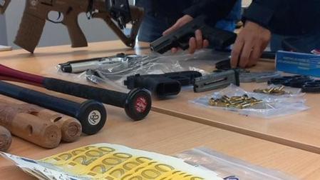 Parte del material hallado por los Mossos en los registros