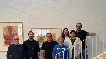 En la reunión han tomado parte Adrián Larripa, de bigD y vicepresidente de EIDE, Javier
Vidorreta, de Vidorreta Design y miembro de la Junta Directiva de EIDE, María Ayala de
Guk Studio, Marta Bariáin y Cristina Vergara, profesionales independientes, y Benicio
Aguerrea y Lander Balza, coordinador gerente y coordinador de proyectos de EIDE,
respectivamente.