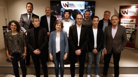 La consejera de Cultura, Deporte y Turismo, Rebeca Esnaola (3i), participa en el acto de presentación de la Vuelta Navarra 2024, competición ciclista amateur que se disputará entre los días 23 y 26 de mayo