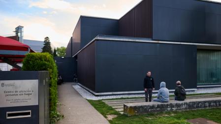 Exterior del albergue de Trinitarios, en una imagen tomada es lunes por la tarde noche.