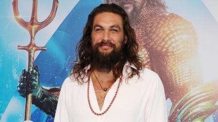 El actor estadounidense Jason Momoa posa durante la presentación de la película "Aquaman"