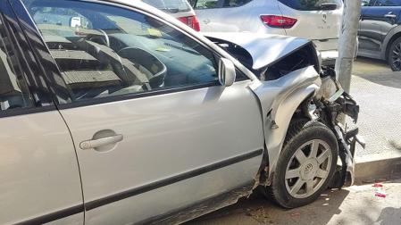 El coche ha finalizado estrellado tras la huida