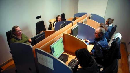 Trabajadores de una empresa de Madrid en el departamento de 'call center'