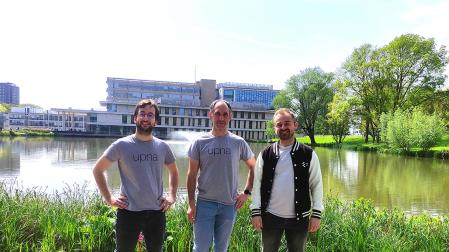 De izq. a dcha.: Iosu Rodríguez, Asier Urío y Javier Fumanal, en la Universidad de Essex (Inglaterra)