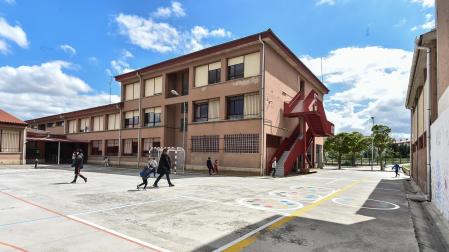 Vista de parte del patio del colegio público de Tafalla, las comarcales
