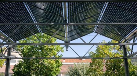 Parking solar con instalación fotovoltaica en el colegio Cardenal Ilundáin de Pamplona