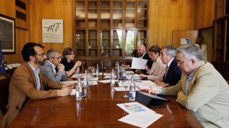 Momento de la reunión celebra en Madrid entre la presidenta Chivite y representantes del Ministerio de Transición Ecológica para abordar la financiación del Canal de Navarra