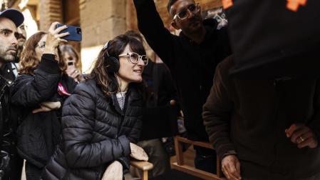 Antonio Resines, Gracia Olayo, Clara Lago y varios actores más rodaron en Pamplona y Puente la Reina parte de la ópera prima de Susan Béjar, 'Mis hijos valen or'