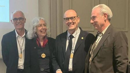 Pablo Katz, vicepresidente de la Academia y padrino; Patxi Mangado; Catherine Jacquot, presidenta de la academia, y Jean, padrino también.