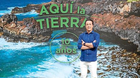 Jacob Petrus, director y presentador de ‘Aquí la Tierra’, en el plató del programa