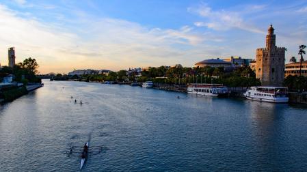 El río Guadalquivir a su paso por Sevilla