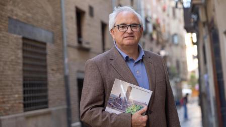 José María Muruzábal del Solar, con su libro ‘Pintores tudelanos de la edad contemporánea’, editado por Tudela-Cultura