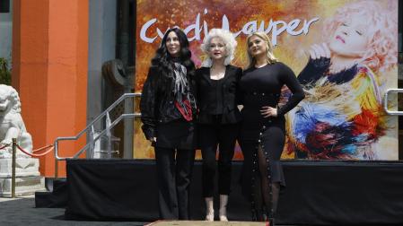 Cyndi Lauper posa junto a Cher y Bebe Rexha