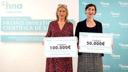 Mónica Povedano Panadés, del Instituto de Investigación Biomédica de Bellvitge (izda.), e Ivonne Jericó Pascual, de la Fundación Miguel Servet (FMS) - Navarrabiomed