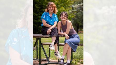 Eva Llorach (izquierda) y Celia Giraldo, este viernes 7 de junio en el parque Yamaguchi de Pamplona