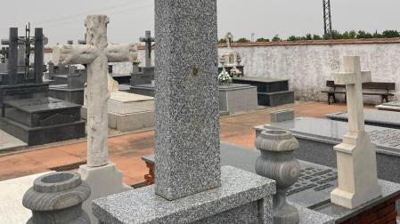 Tumbas víctima de robo de crucifijos en Torrijos.

AYUNTAMIENTO

07/06/2024