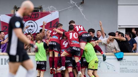 Fotos del ascenso del Gares a Tercera División.