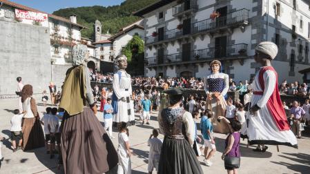La Comparsa Gartxot de Azpilagaña.
