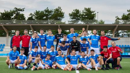 Los jugadores y cuerpo técnico del Ardoi se encuentran listos para recibir al Anguiano en la ida de la final nacional por el ascenso a la Segunda RFEF.