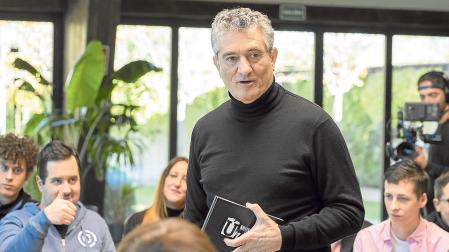 Guillermo Fesser conduce 100% Únicos, que se emite a partir de esta noche en Cuatro