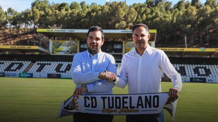 Ramón Lázaro y Jonathan Risueño, en la presentación del nuevo técnico del Tudelano