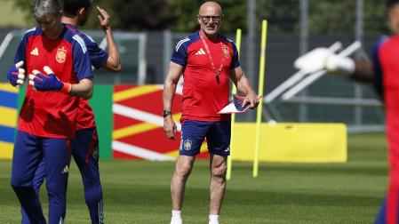 Luis de la Fuente dirige el entrenamiento de este miércoles 19 de junio en Donaueschingen
