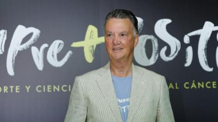 Louis Van Gaal en la presentación de la campaña 'Siempre + Positivo' para recaudar fondos contra el cáncer