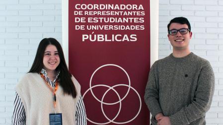 Garazi Aizkorbe Escriche, junto a Luis Martínez Gómiz, presidente del Consejo de Estudiantes de la UPNA, durante la reunión de la CREUP