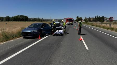 Un guardia civil auxilia a un conductor en parada cardiorrespiratoria en Peralta (Navarra)