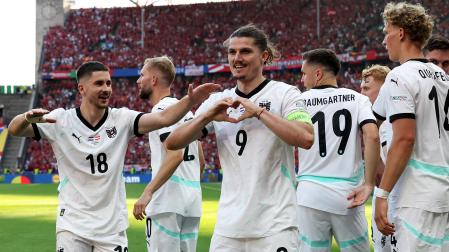 El capitán austríaco Marcel Sabitzer celebra el tanto que dio el triunfo a su selección contra Países Bajos