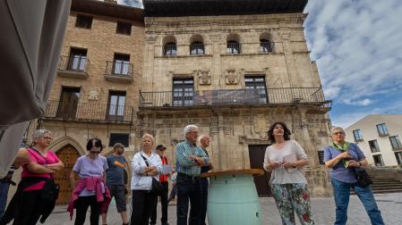 *A:MONTXO A.G.
*F: 2024-06-18
*L: ESTELLA-LIZARRA
*T: REUNION DE AYUNTAMIENTO CON VENINOS DEL BARRIO MONUMENTAL Y ROCAMADOR
*P: